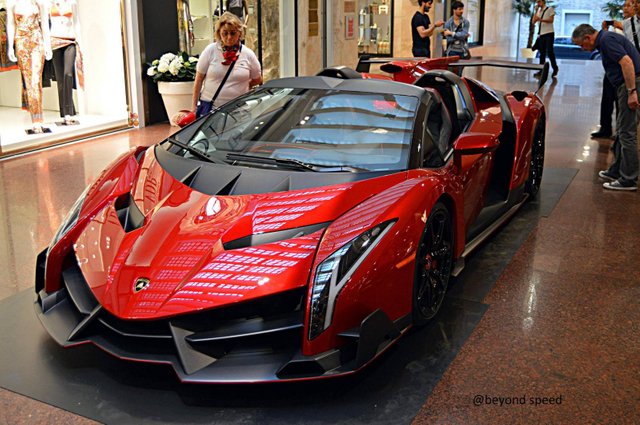 Lamborghini-Veneno-Roadster-1.jpg