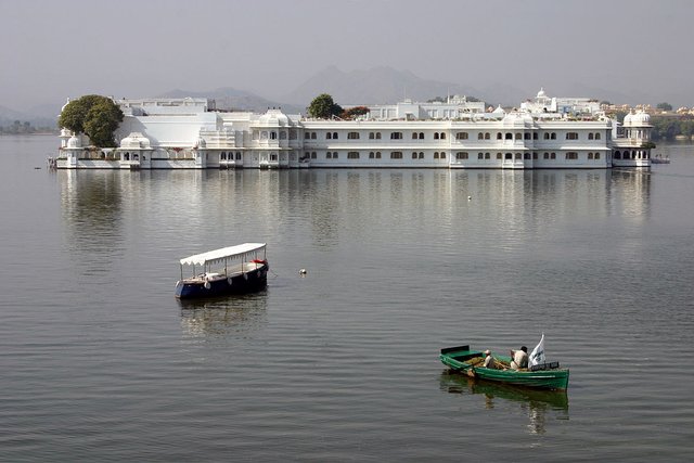 1200px-Udaipur_Lake_Palace.jpg