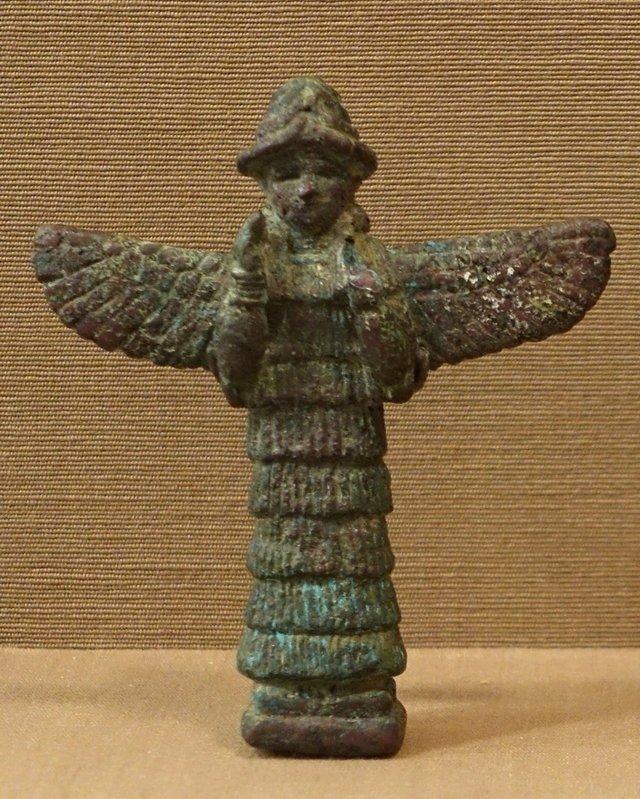 1280px-Lamma_Goddess,_Iraq,_Isin-Larsa_period,_2000-1800_BC,_bronze,_baked_clay_-_Oriental_Institute_Museum,_University_of_Chicago_-_DSC07287.jpg