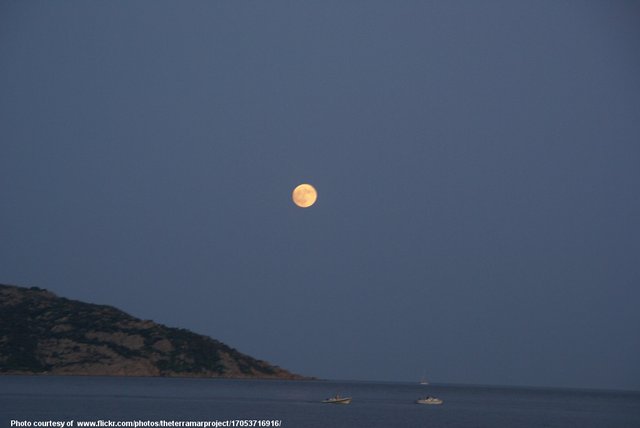 FullMoonOverCalmBlueSea-001-073117.jpg