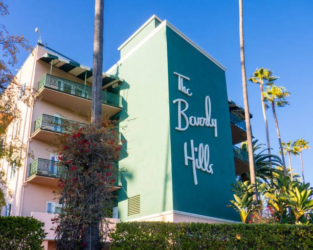 beverly-hills-hotel-head-on-perspective-of-the-front-of-the-hotel-at-sunset.jpg