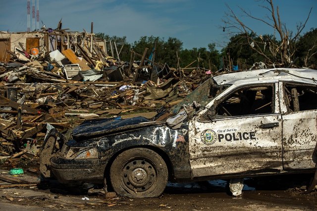 tornado-damage-115801_1280.jpg