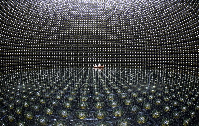 super_kamiokande_neutrino.jpg