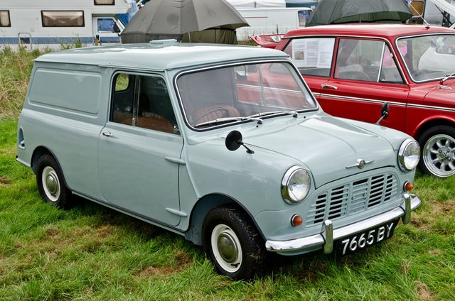 1961_Morris_Mini_Van_(1961).jpg