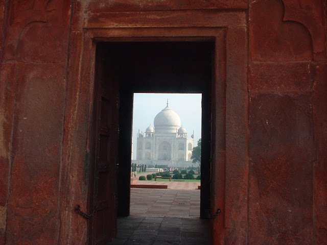 Taj Mahal from doorway July 2003.jpg