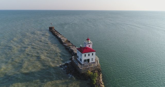 lighthouse-2731685_1920.jpg