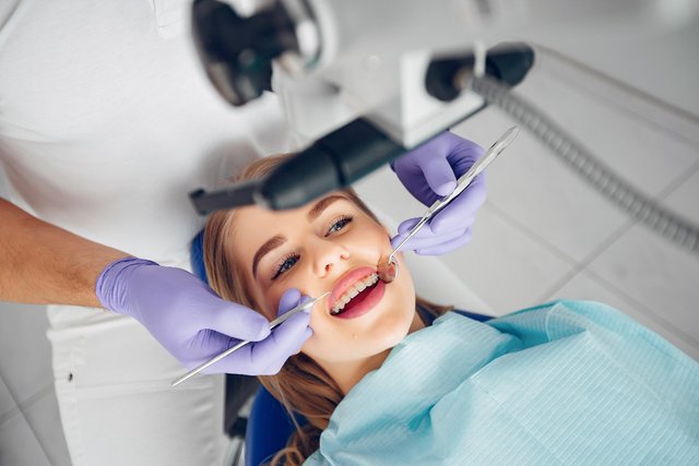 beautiful-girl-sitting-dentist-s-office.jpg