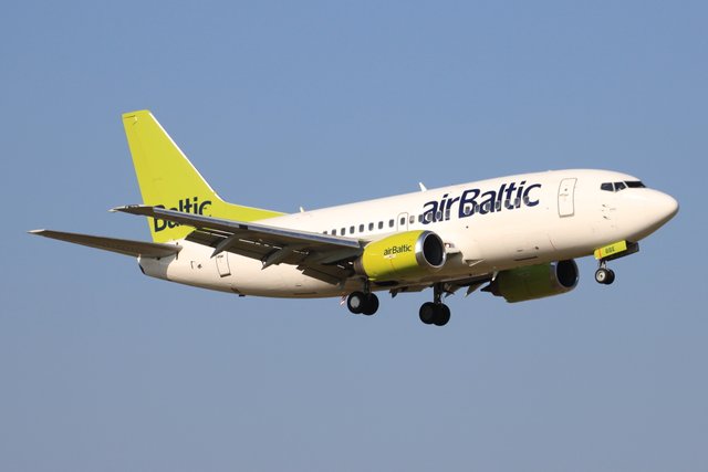 YL-BBE Air Baltic -B735.JPG