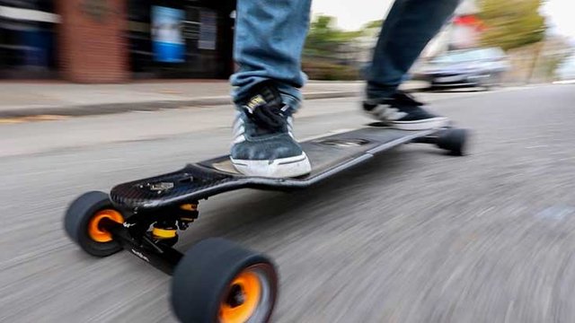 best-electric-skateboard-for-beginners-2.jpg