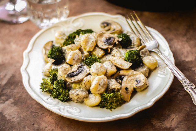 One-Pot Creamy Mushroom & Broccoli Gnocchi-2.jpg
