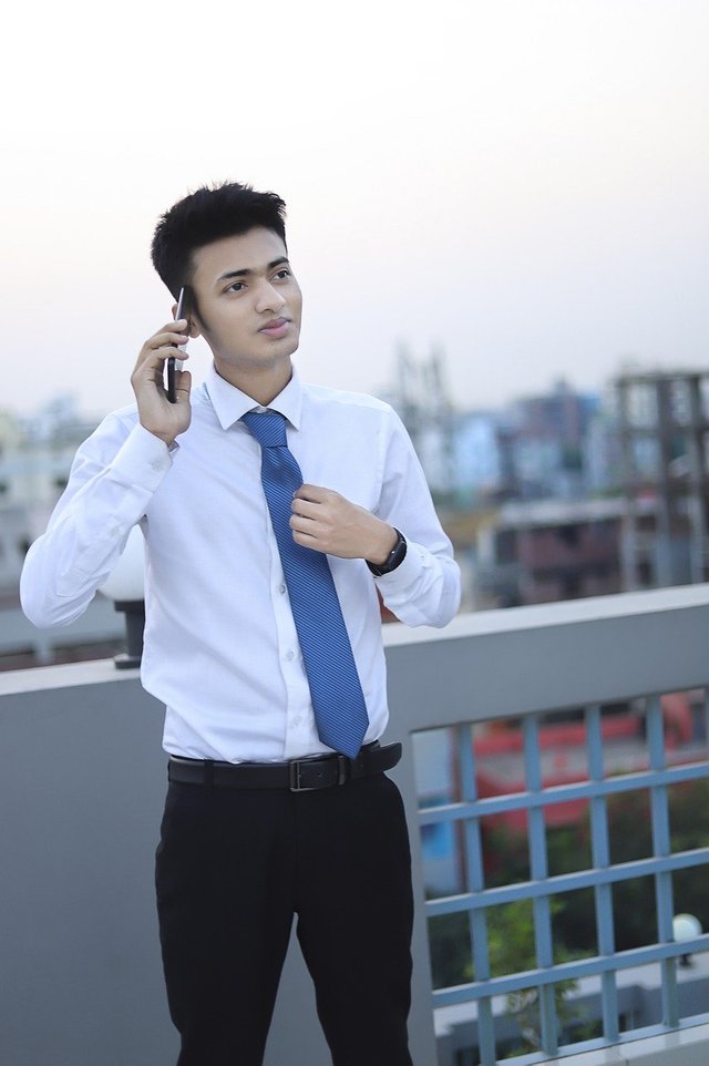 boy-phone-conversation-pic-blazer-7722030_1280.jpg