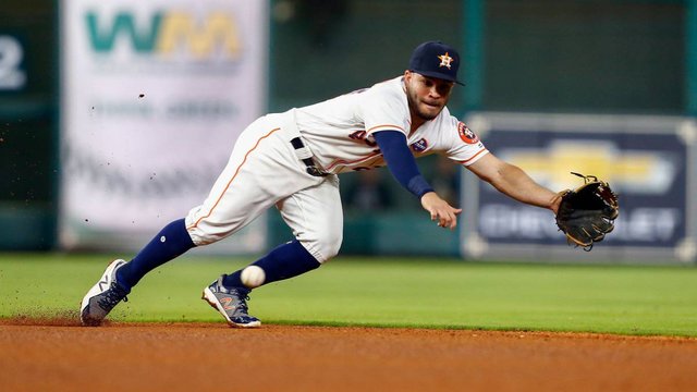 altuve defensiva.jpg