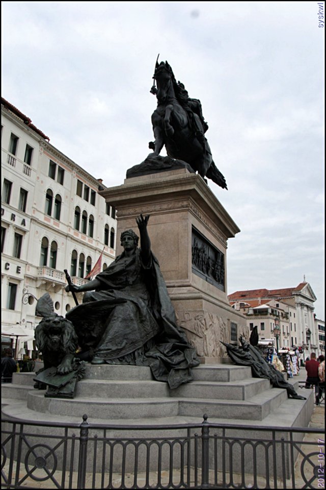 b-EU121017-221957.jpg