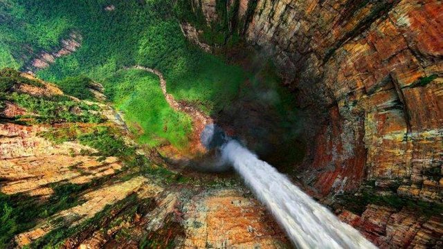 178435-Venezuela-waterfall-landscape-nature-Mount_Roraima-canyon-forest-748x421.jpg