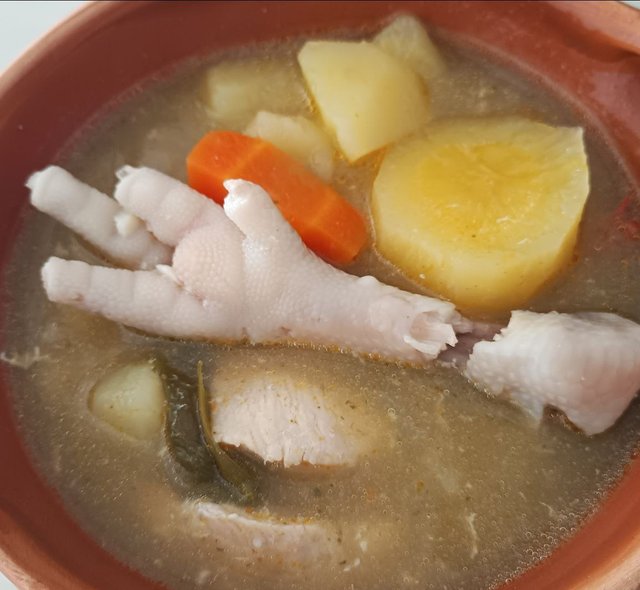 Sopa de pollo.jpg