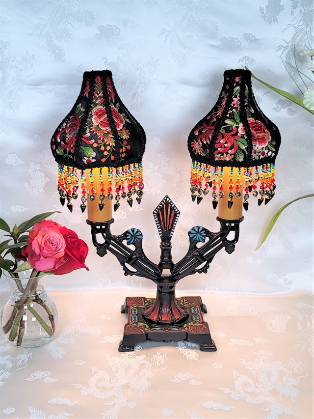 elegance-lamps-victorian-lampshades-noir (3).jpg