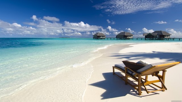 Conrad-Beach-Maldives-in-Indonesia-resort-sandy-beach-bungalow-houses-Photo-Wallpaper-2560x1440.jpg