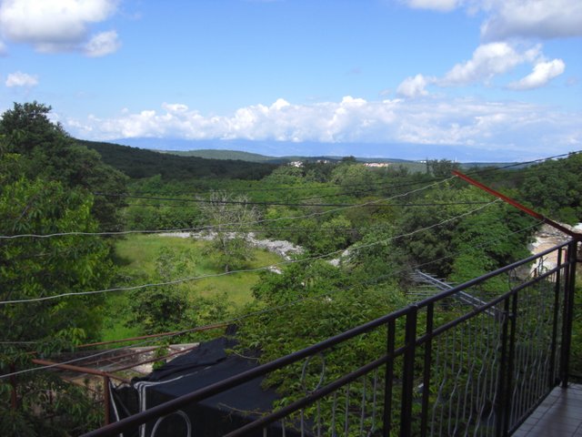 županje 2012. pogled balkon rijeka.JPG