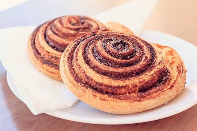 cinnamon-rolls-1417494_640 (1).jpg