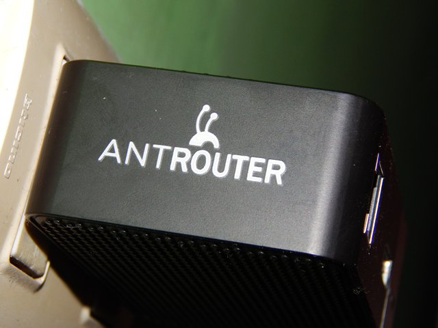 Testing the Antrouter R1-Ltc 1.29MH / s Litecoin Miner with a