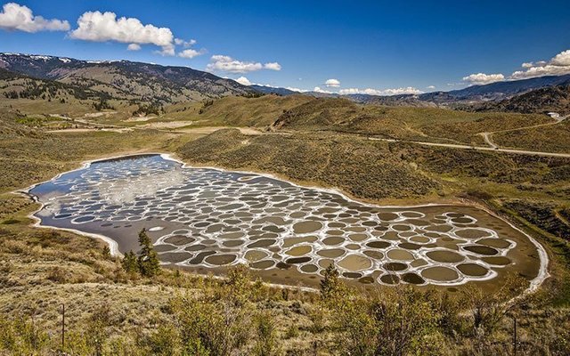 spotted-lake-canada.jpg