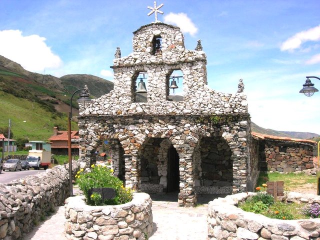 La Iglesia de Piedra.jpg