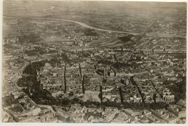krakow from NW 1919.jpg