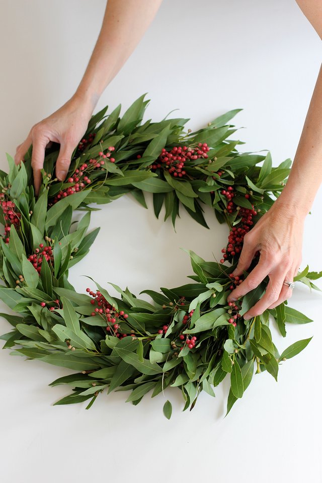 DIY-wreath-hands.jpg