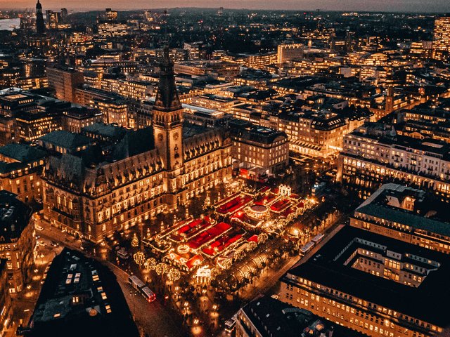 Christmas-Market-in-Germany-Hamburg.jpg