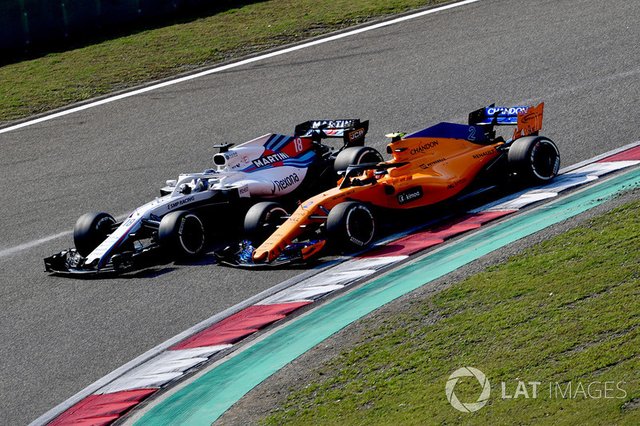 f1-chinese-gp-2018-lance-stroll-williams-fw41-and-stoffel-vandoorne-mclaren-mcl33-battle.jpg