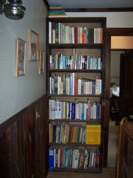 Bookcases - upstairs hall1 crop1May 2018.jpg