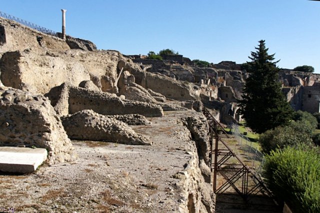 b-EU121019-175449.jpg