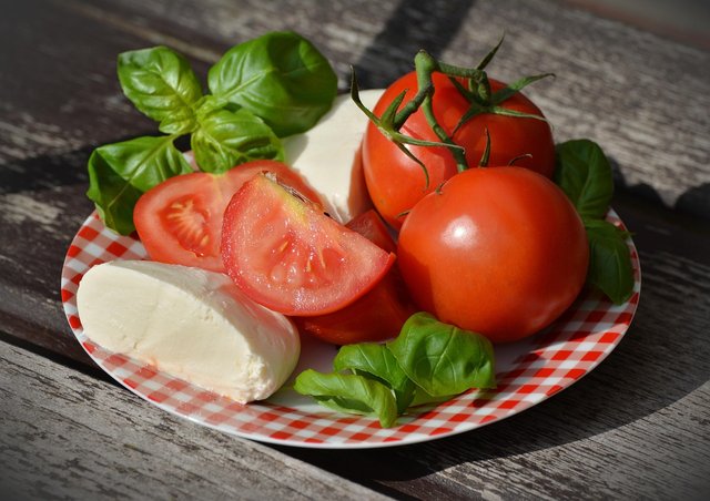 tomatoes-1580273_1280.jpg