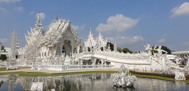 Wat Rong Khun4.jpg