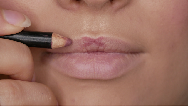 How to apply lipstick with lip liner_-Cross-melissavandijkmakeuptutorials.png