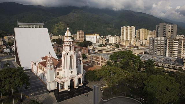 Panoramica del Panteón_Nacional_de_Venezuela.jpg