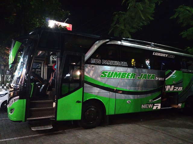 010 - Bus istirahat di Ambarketawang.jpg