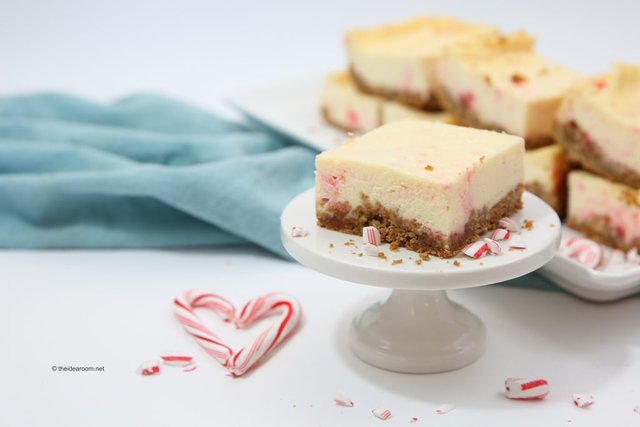 candy-cane-cheesecake-recipes-theidearoom-net-2