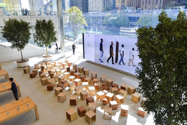 The New Apple Store On The Chicago River Just Opened Too