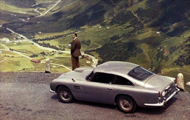 aston-martin-db5-james-bond-gadgets-wallpaper-6