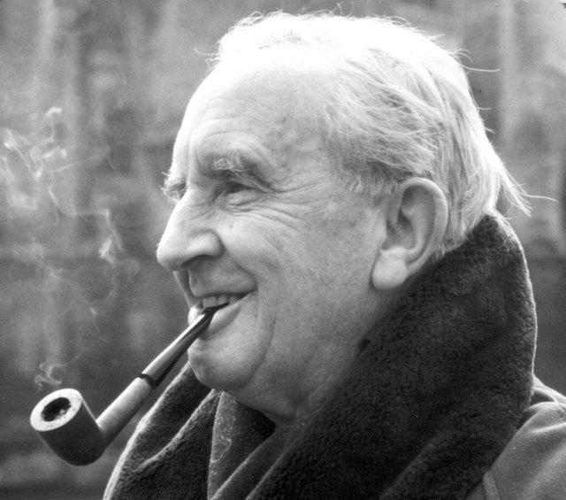 El escritor J.R.R. Tolkien