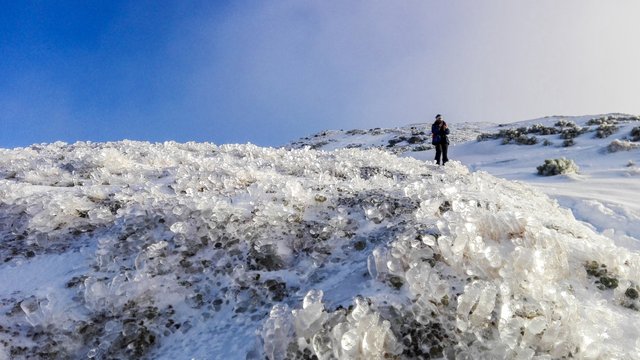   The coulds dispersed as soon as we turned back. Photo by Alis Monte [CC BY-SA 4.0], via Connecting the Dots