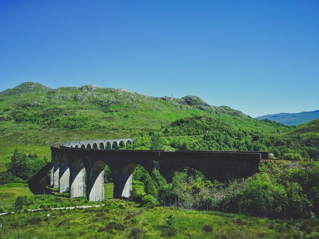   The main vista for Harry Potter train is only around 10 minutes of walking from the bus station. Photo by Alis Monte [CC BY-SA 4.0], via Connecting the Dots