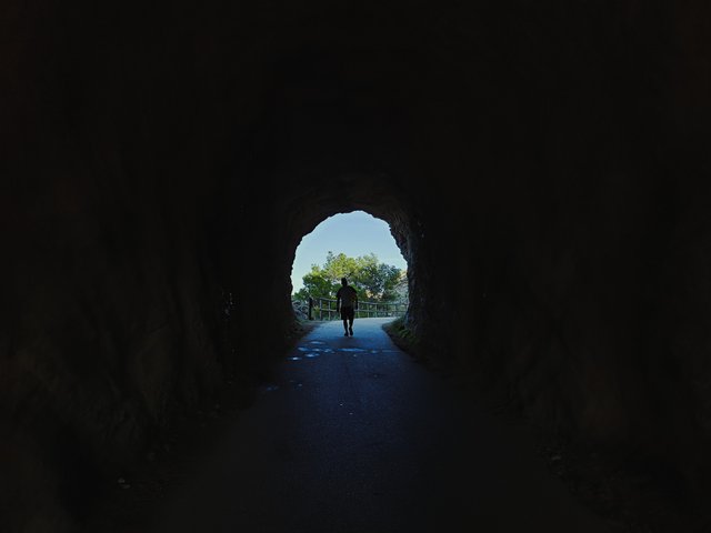   After the second viewpoint, head back to the tunnel. Just don’t think too much about its dynamite origins. Photo by Alis Monte [CC BY-SA 4.0], via Connecting the Dots