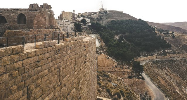   Al-Karak Castle was fortified so many times what it was made almost impenetrable. Photo by Alis Monte [CC BY-SA 4.0], via Connecting the Dots