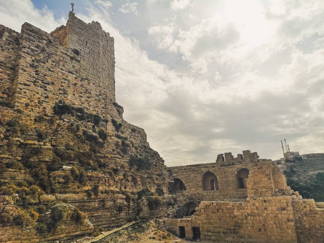   Baibars tower is teh highest tower in the whole castle. Photo by Alis Monte [CC BY-SA 4.0], via Connecting the Dots