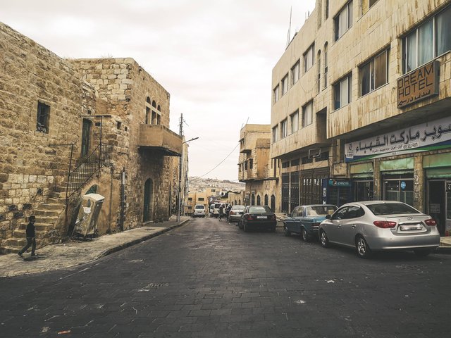   People will try to scam you but if there was no chair on the parking spot – you can park here. Photo by Alis Monte [CC BY-SA 4.0], via Connecting the Dots