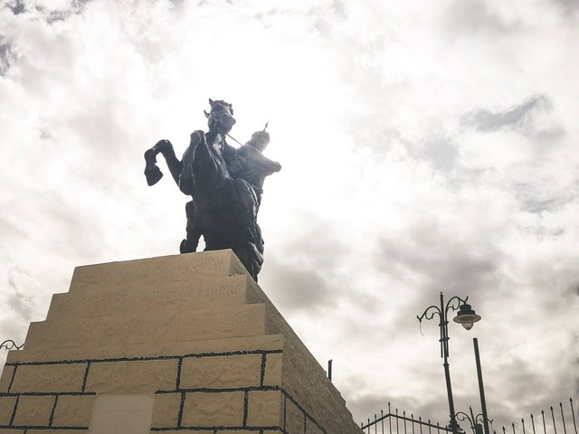   Saladin Statue near al-Karak Castle. Photo by Alis Monte [CC BY-SA 4.0], via Connecting the Dots