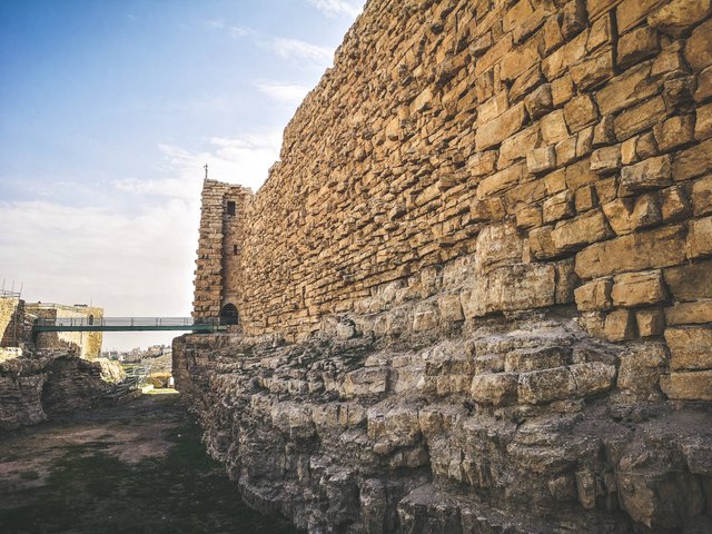   Ridley Scott filmed in al-Karak Castle for 2005 movie “Kingdom of Heaven”. Photo by Alis Monte [CC BY-SA 4.0], via Connecting the Dots