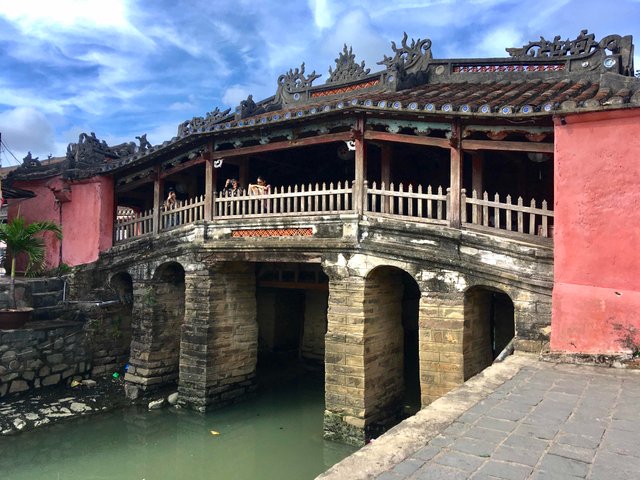 https://d1vof77qrk4l5q.cloudfront.net/img/conradsuperb-my-thoughts-on-the-not-so-old-town-of-hoi-an-in-vietnam-pw590k3d-1576589844906.jpg